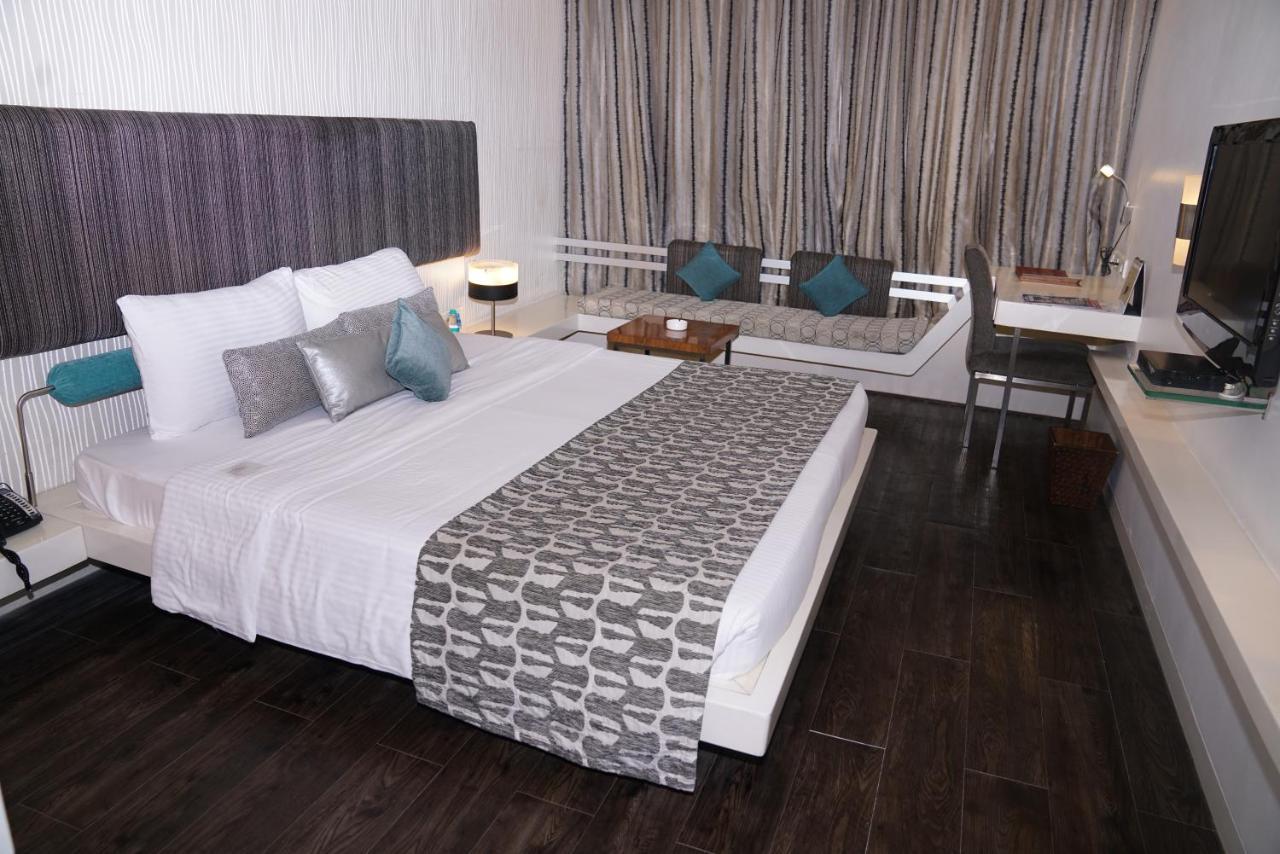 Hotel Kohinoor Continental,Airport Мумбаи Экстерьер фото