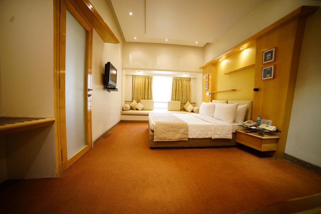 Hotel Kohinoor Continental,Airport Мумбаи Экстерьер фото