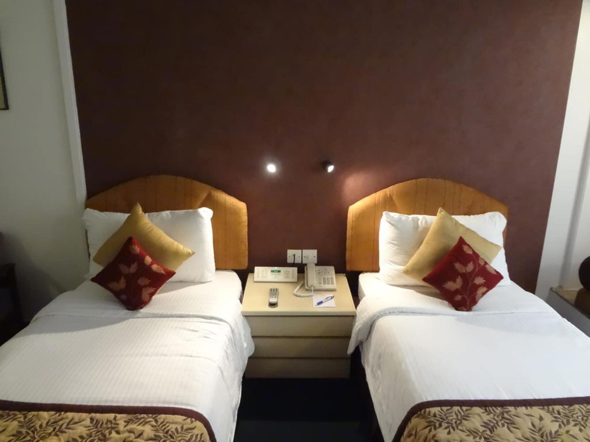 Hotel Kohinoor Continental,Airport Мумбаи Экстерьер фото