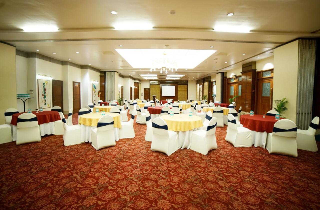 Hotel Kohinoor Continental,Airport Мумбаи Экстерьер фото