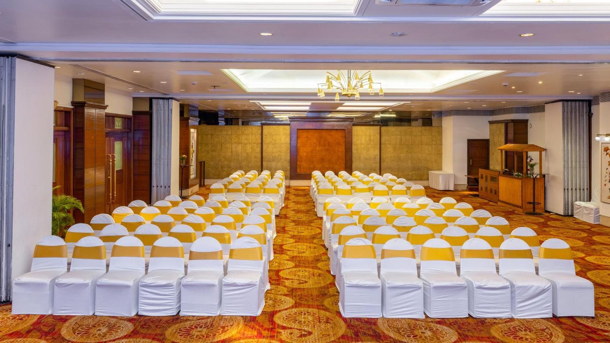 Hotel Kohinoor Continental,Airport Мумбаи Экстерьер фото