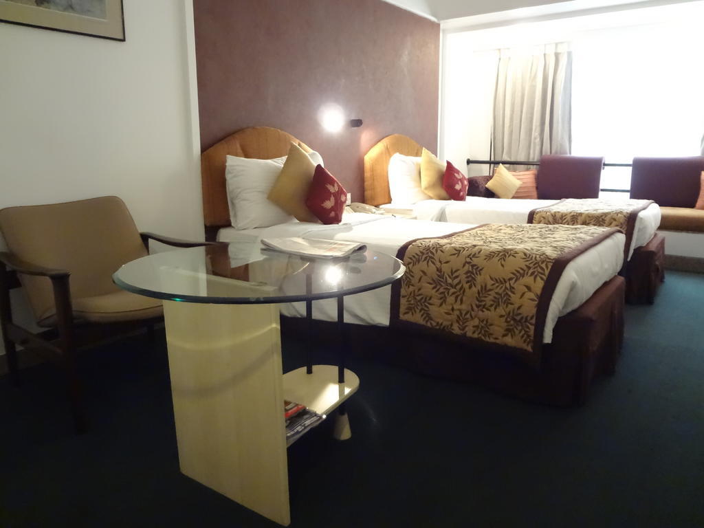 Hotel Kohinoor Continental,Airport Мумбаи Экстерьер фото